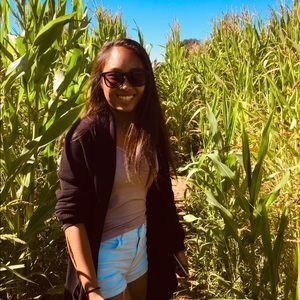 Meet your Posher, Kayla